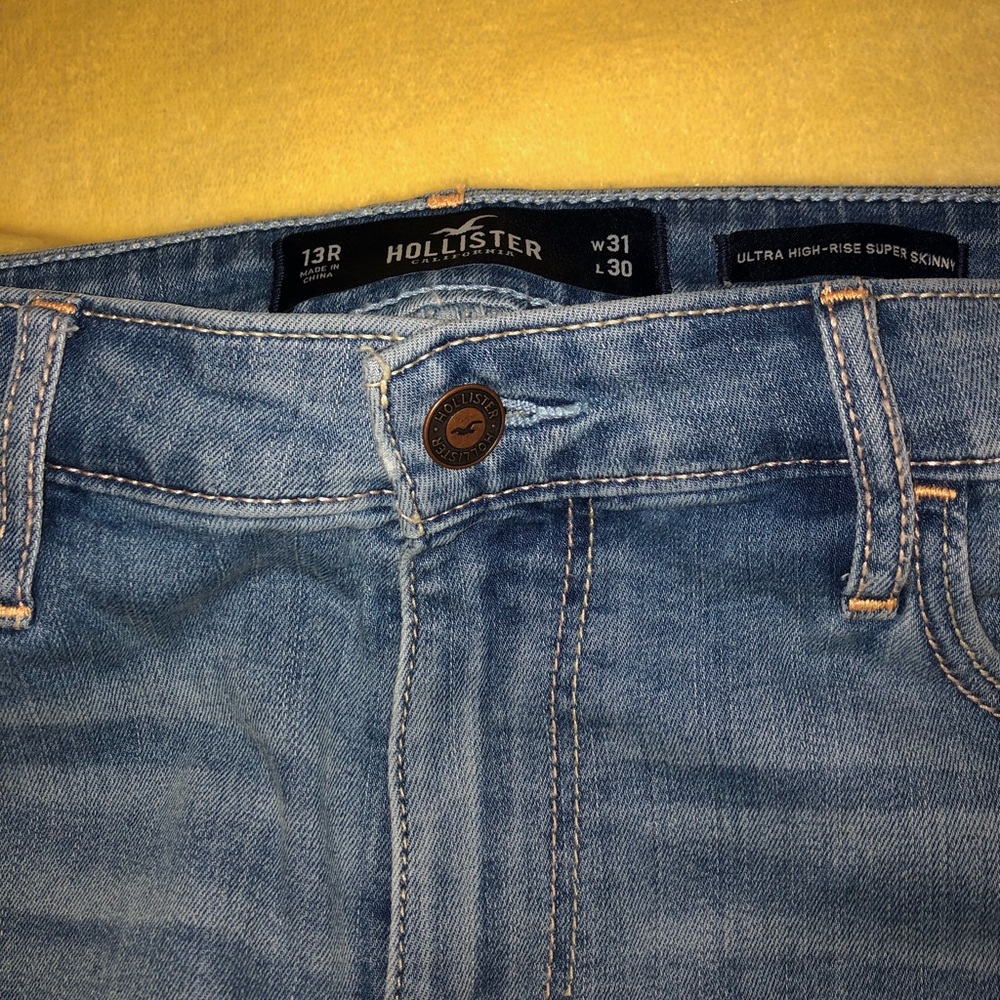 Hollister Hi-Rise skinny jeans